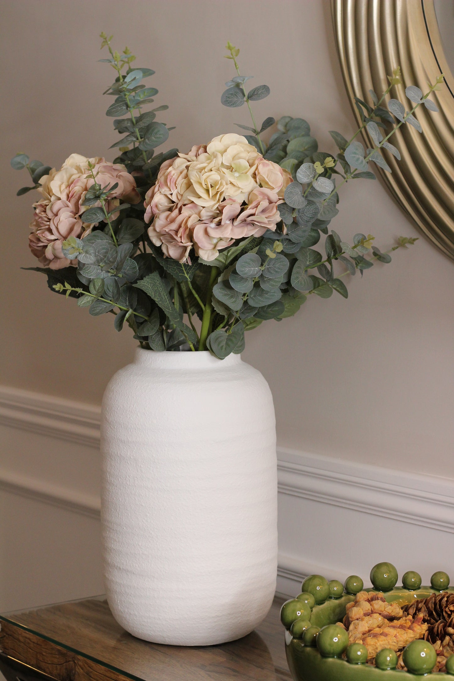 White Ceramic Round Ribbed Texure Vase