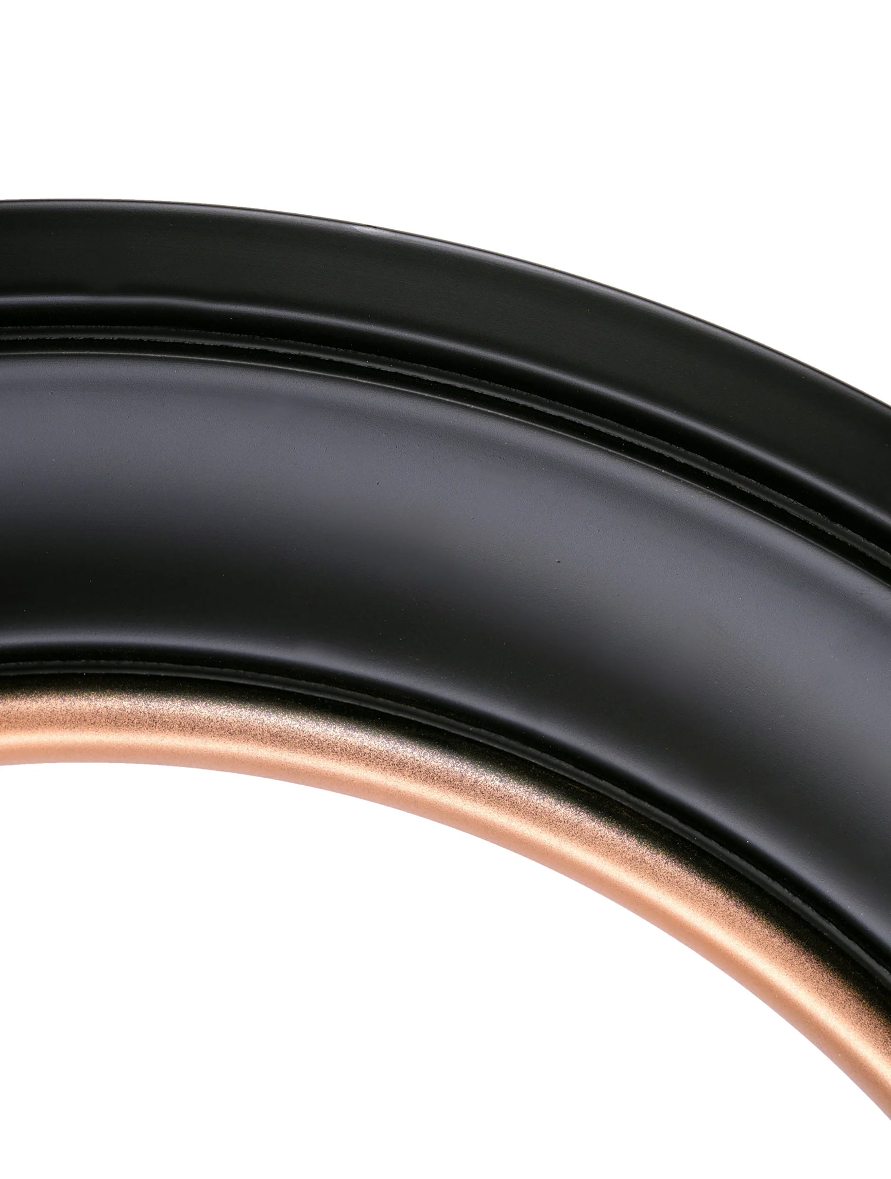 The Irish Racehorses – Oxford Round Frame styled view – Leya Buster Interiors