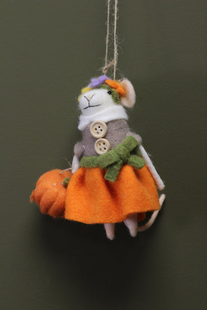 Woodland Felt Mouse Decoration alternative view for an autumn display